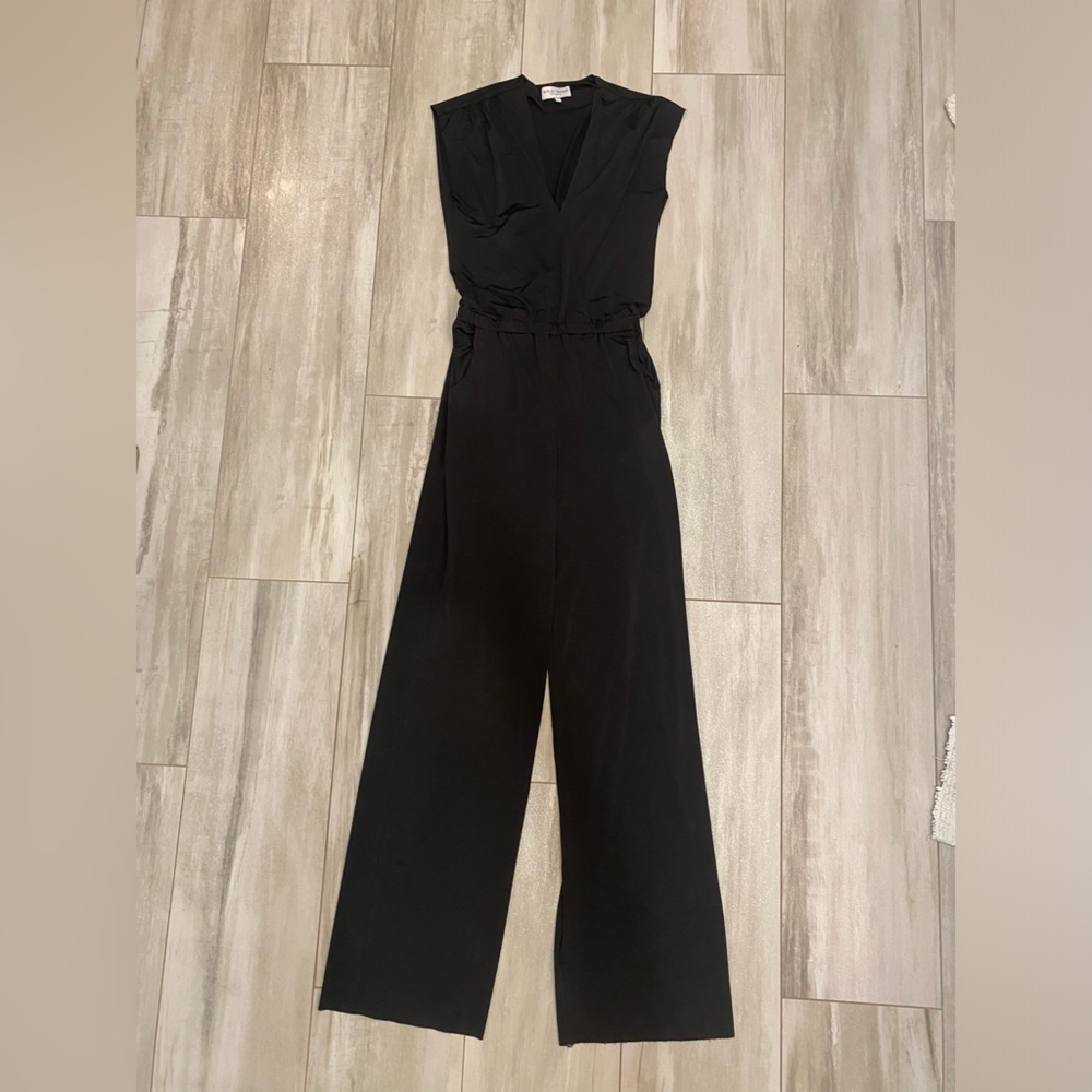 Classic Black V-Neck Sleeveless Jumpsuit
